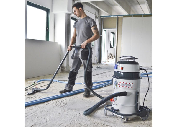 Industriële stofzuiger voor bouwstof opzuigen