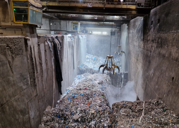 Afvalcentrale met stofrestanten die voor gevaar zorgen