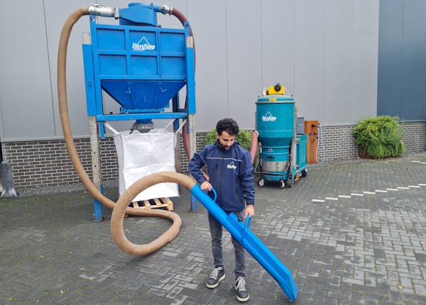 cycloon voorafscheider van 1 m³ met hopper en telescopische poten