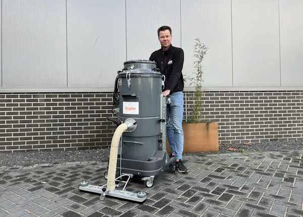 Industriële stofzuiger Rentimo verhuur 60 liter zijkant