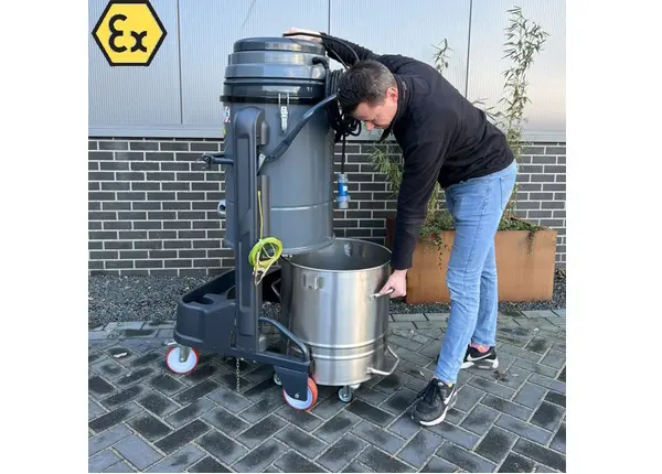 Verhuur Industriële stofzuiger Atex zone 22 Rentimo voorkant container