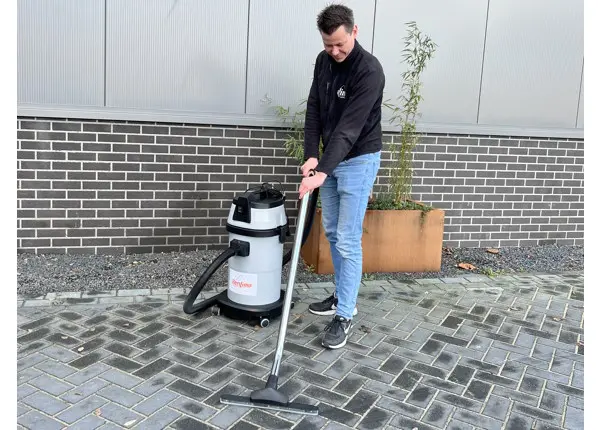 Vloeistofzuiger_huren_Industrielestofzuiger_27Liter_rentimo_voorkant