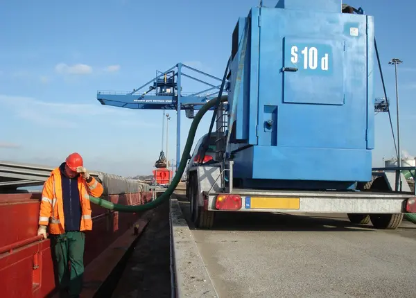 Industriële stofzuiger diesel rentimo huren achterkant